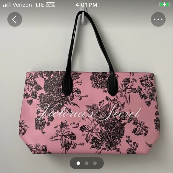 Victoria's Secret Handbags - 🔥🔥 New Price! ❤️Victoria Secret classic tote color NWT in original packaging.